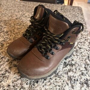 Boys Toddler Size 11 work boots